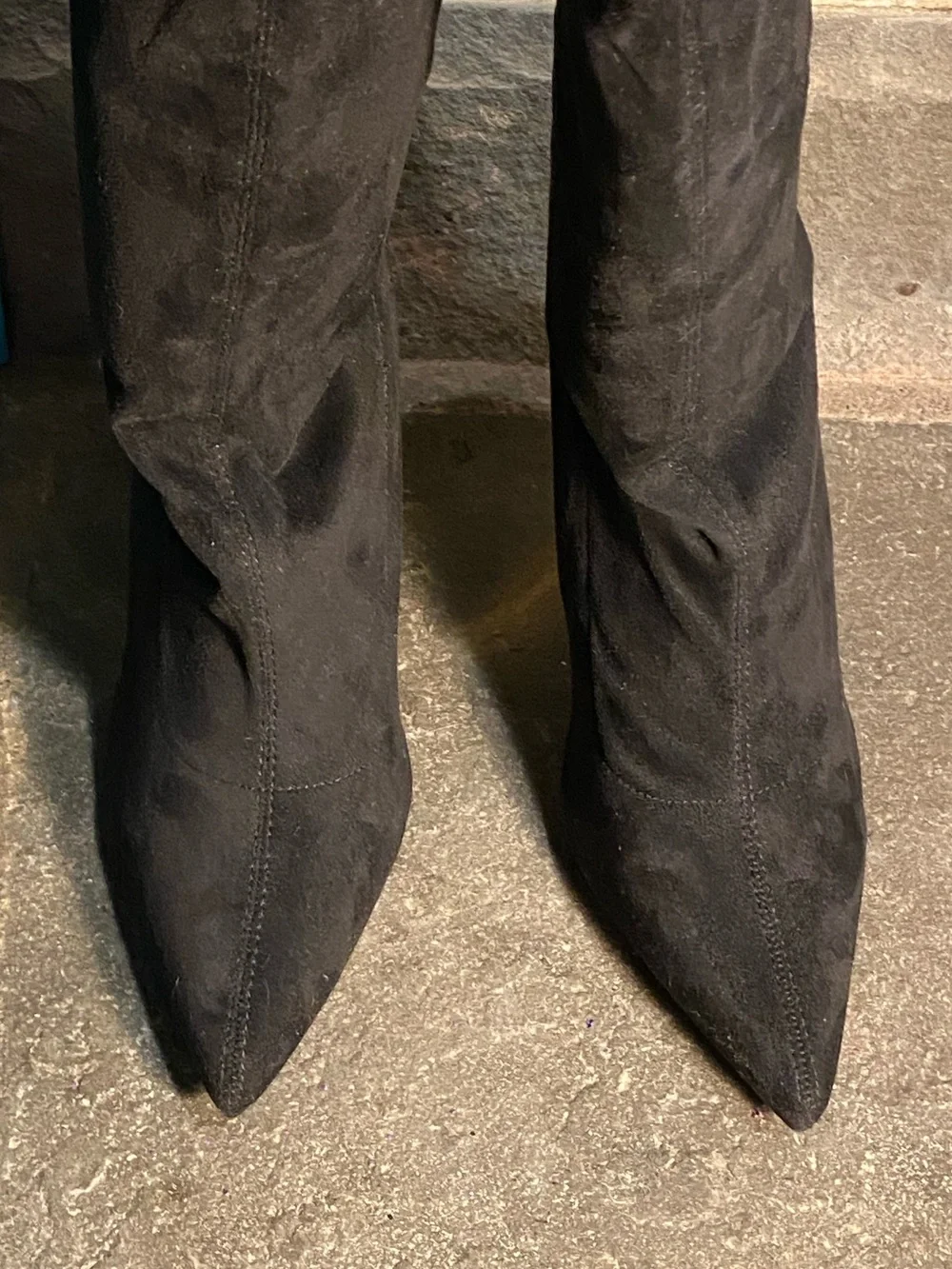 Super sexy thigh high/slouch black velvet boots,pointy toe,curved gold heels,8.5